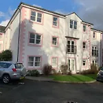 Ground Floor With Parking Apartamento