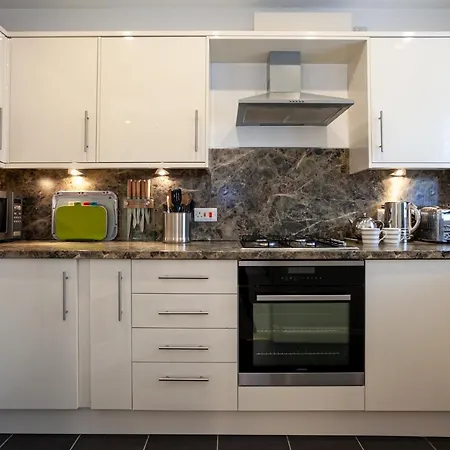 アパート Ground Floor With Parking *